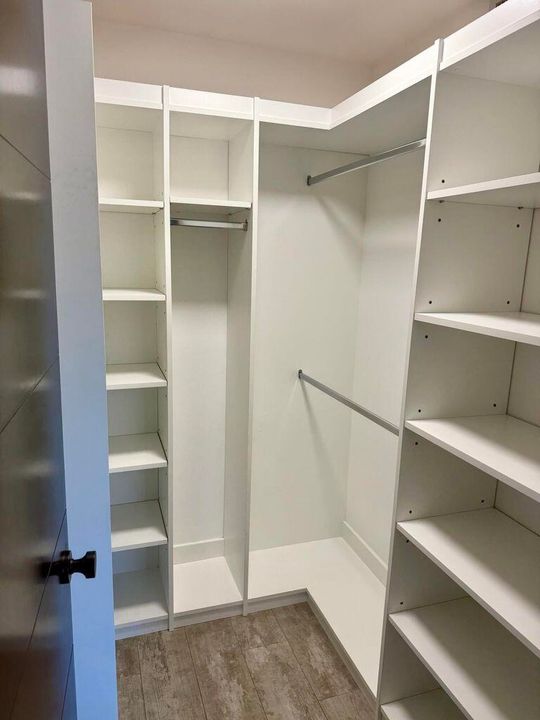 Active With Contract: $2,000 (1 beds, 1 baths, 700 Square Feet)