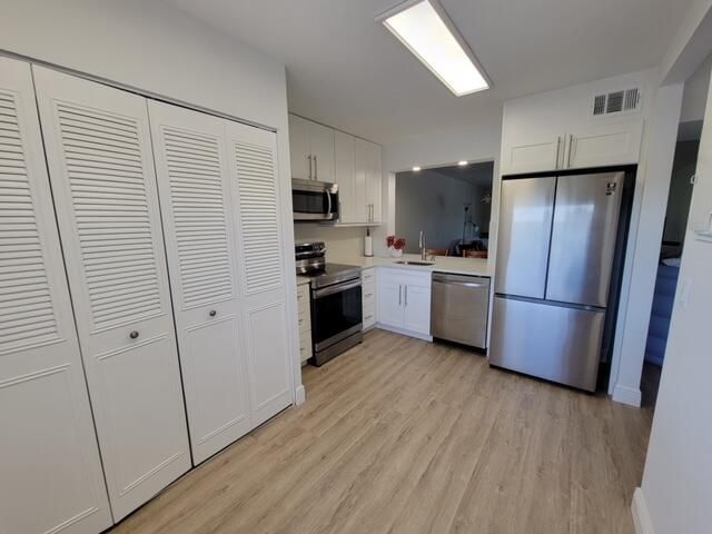 For Rent: $2,000 (2 beds, 2 baths, 1044 Square Feet)
