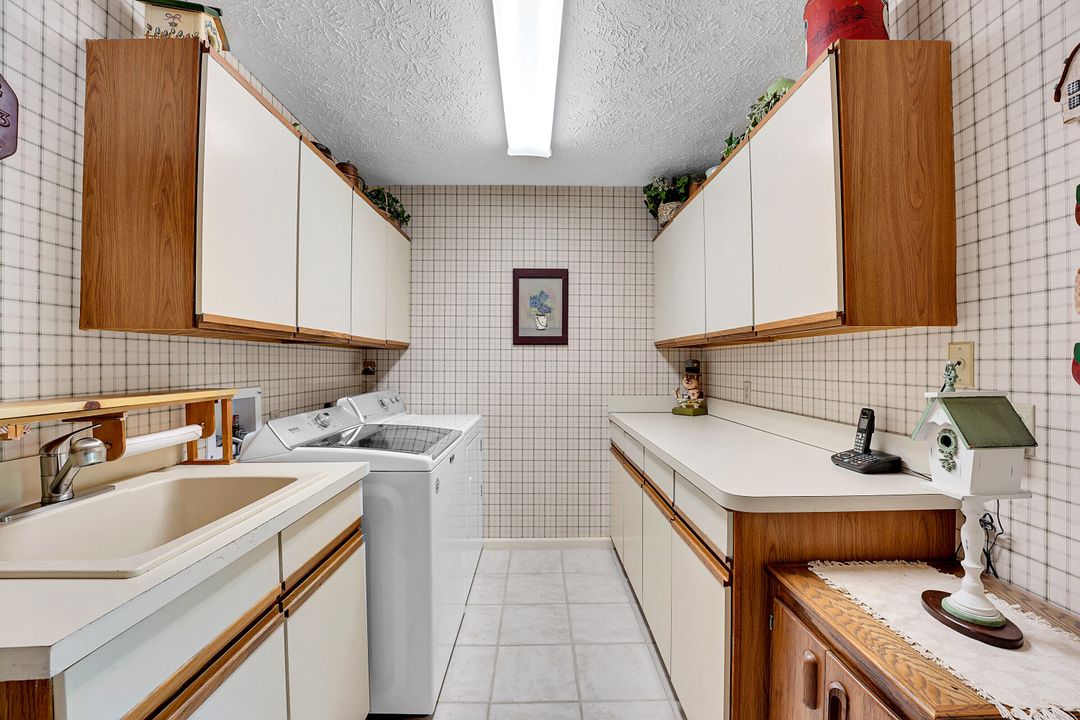 For Sale: $899,900 (3 beds, 2 baths, 2999 Square Feet)