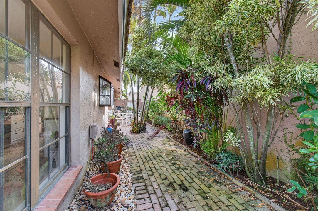 На продажу: $429,000 (3 спален, 2 ванн, 2029 Квадратных фут)