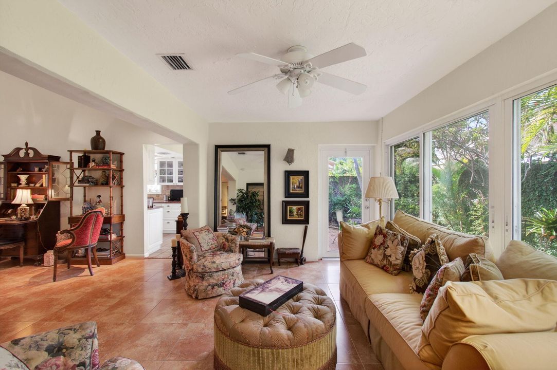 На продажу: $429,000 (3 спален, 2 ванн, 2029 Квадратных фут)