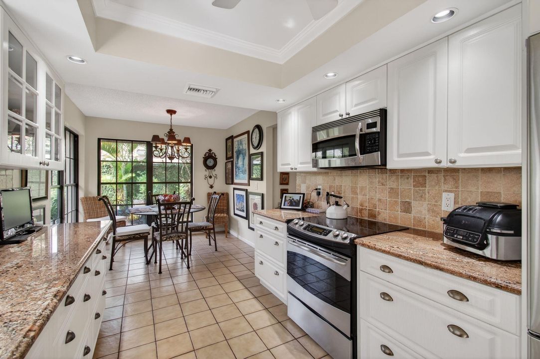 На продажу: $429,000 (3 спален, 2 ванн, 2029 Квадратных фут)