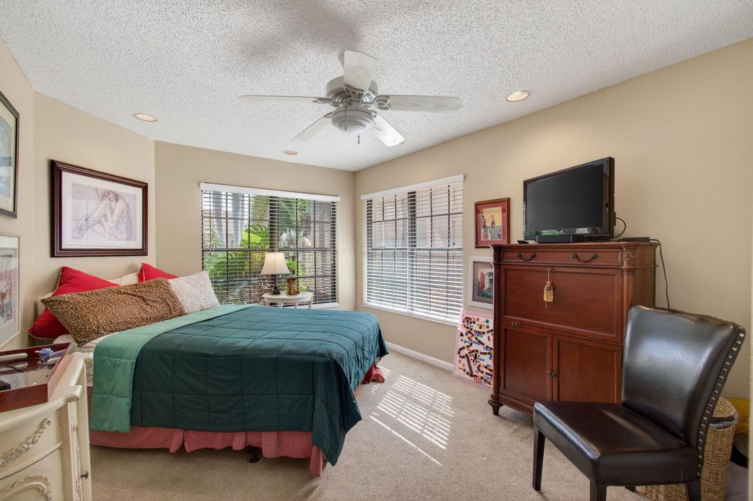 На продажу: $429,000 (3 спален, 2 ванн, 2029 Квадратных фут)