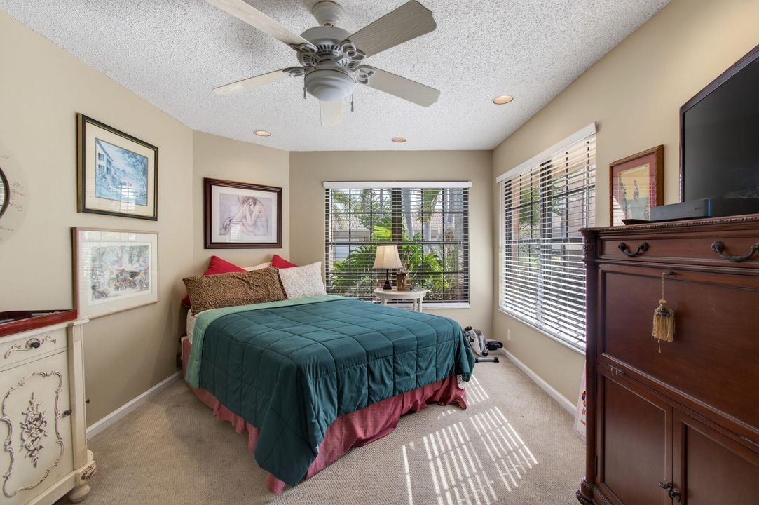 На продажу: $429,000 (3 спален, 2 ванн, 2029 Квадратных фут)