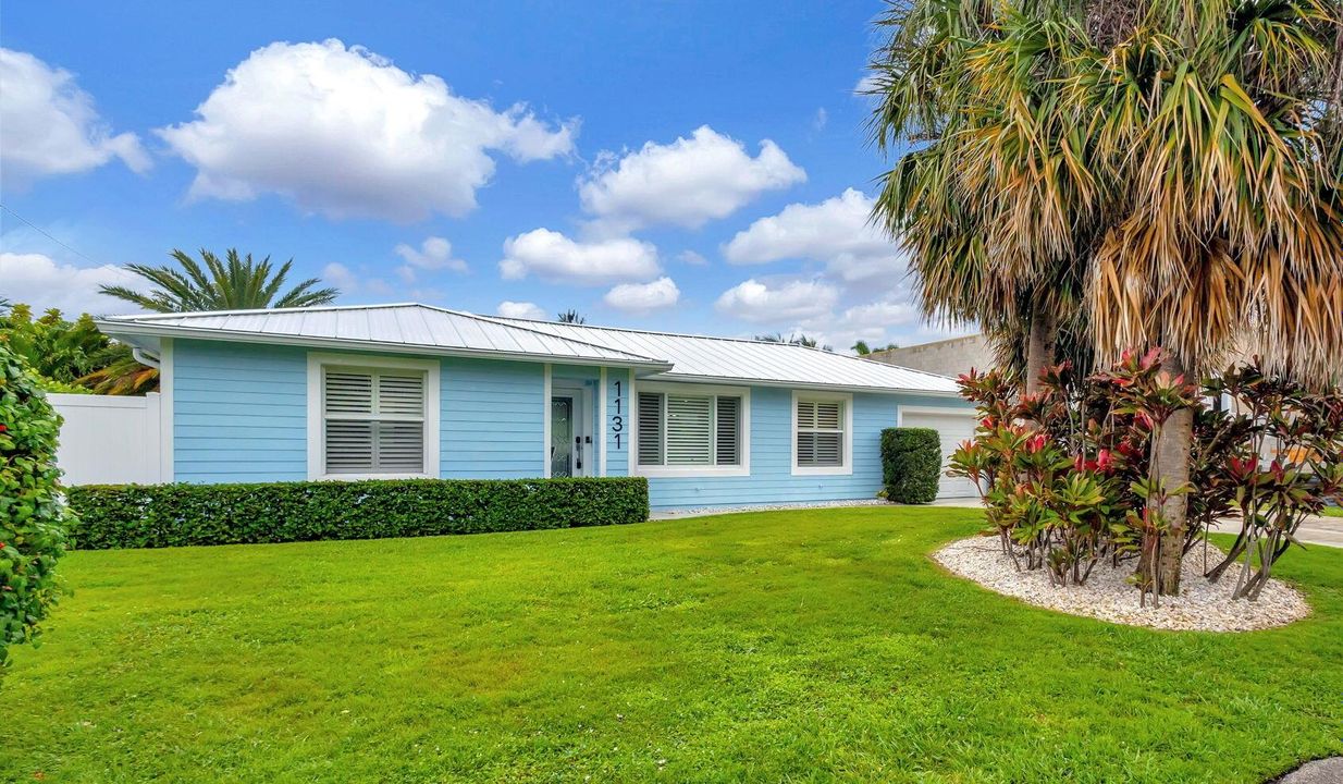 For Sale: $1,129,000 (2 beds, 2 baths, 1550 Square Feet)