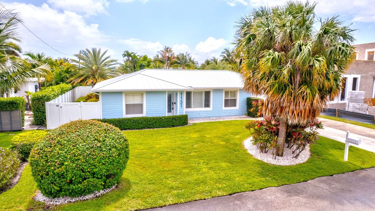 For Sale: $1,129,000 (2 beds, 2 baths, 1550 Square Feet)