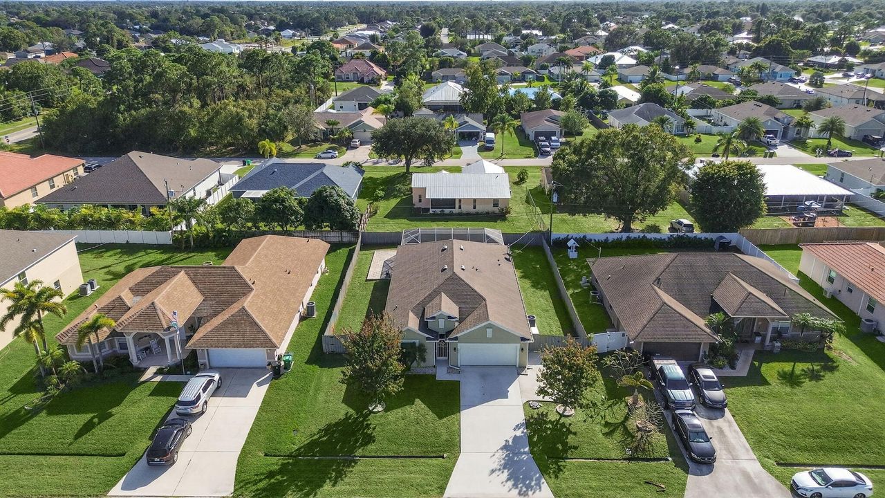 En Venta: $490,000 (4 camas, 2 baños, 2182 Pies cuadrados)