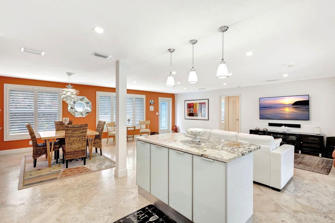 For Sale: $1,129,000 (2 beds, 2 baths, 1550 Square Feet)