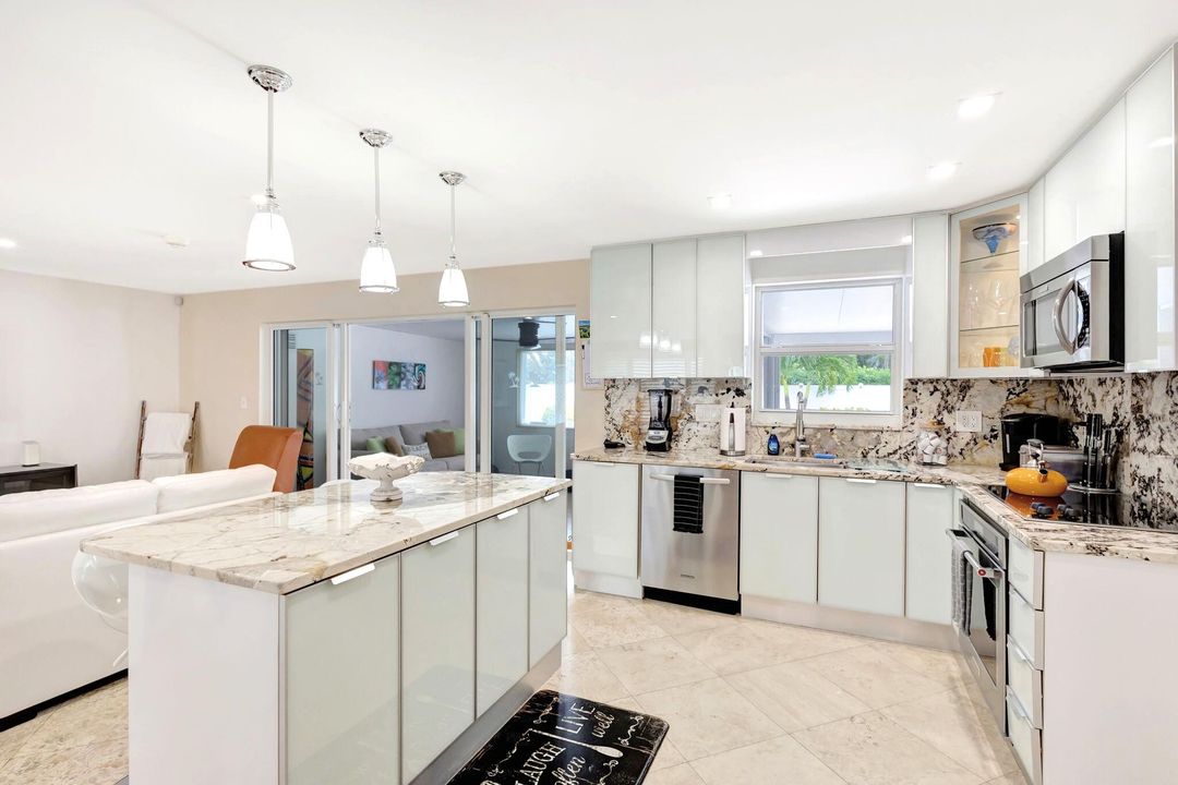 For Sale: $1,129,000 (2 beds, 2 baths, 1550 Square Feet)