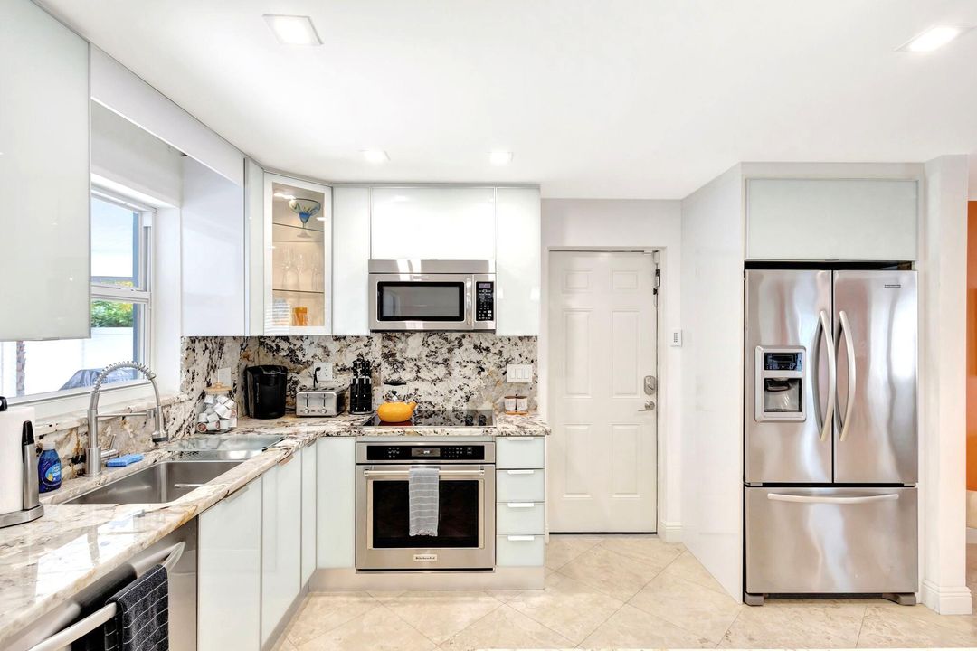 For Sale: $1,129,000 (2 beds, 2 baths, 1550 Square Feet)