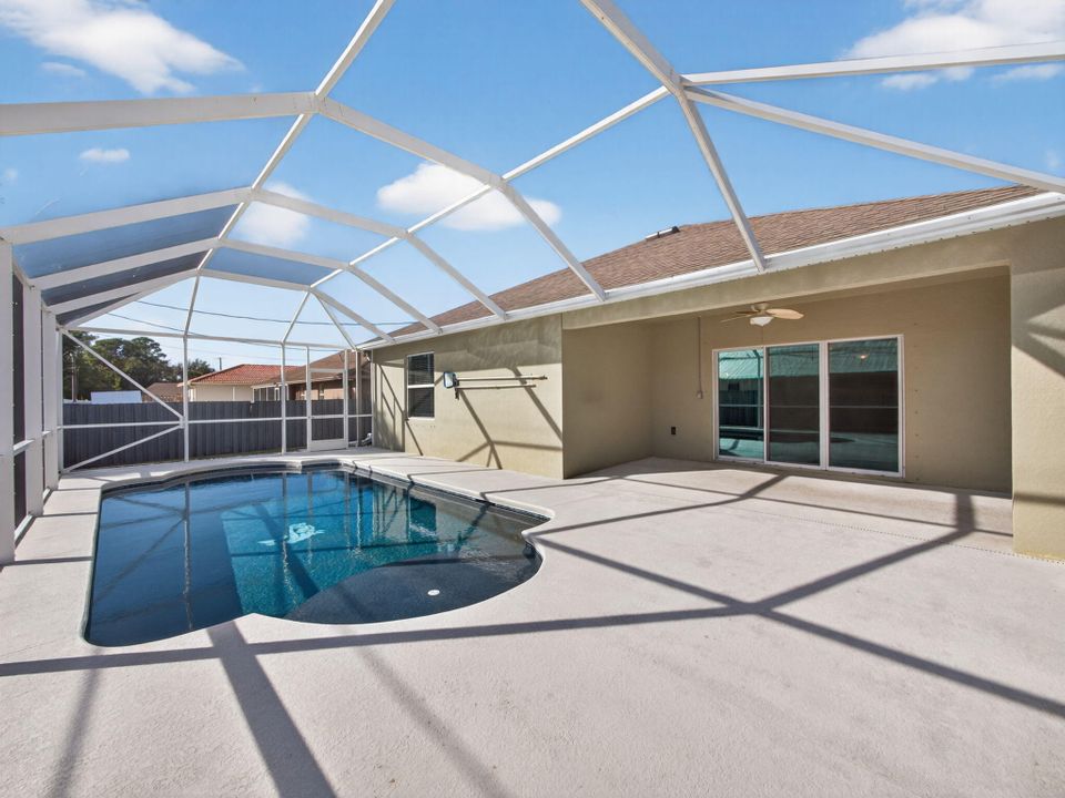 En Venta: $490,000 (4 camas, 2 baños, 2182 Pies cuadrados)