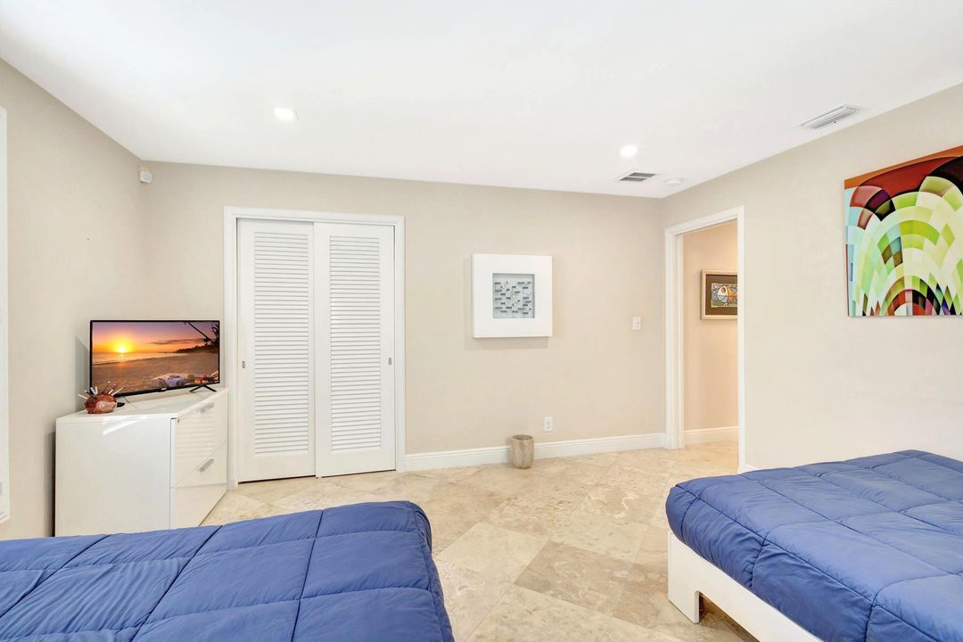 For Sale: $1,129,000 (2 beds, 2 baths, 1550 Square Feet)