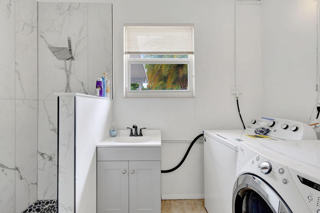 For Sale: $1,129,000 (2 beds, 2 baths, 1550 Square Feet)