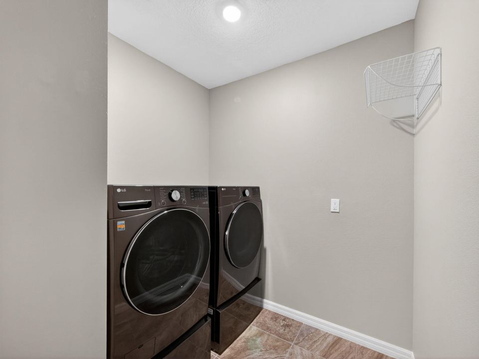 En Venta: $490,000 (4 camas, 2 baños, 2182 Pies cuadrados)