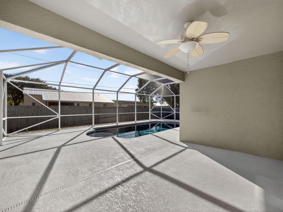 En Venta: $490,000 (4 camas, 2 baños, 2182 Pies cuadrados)