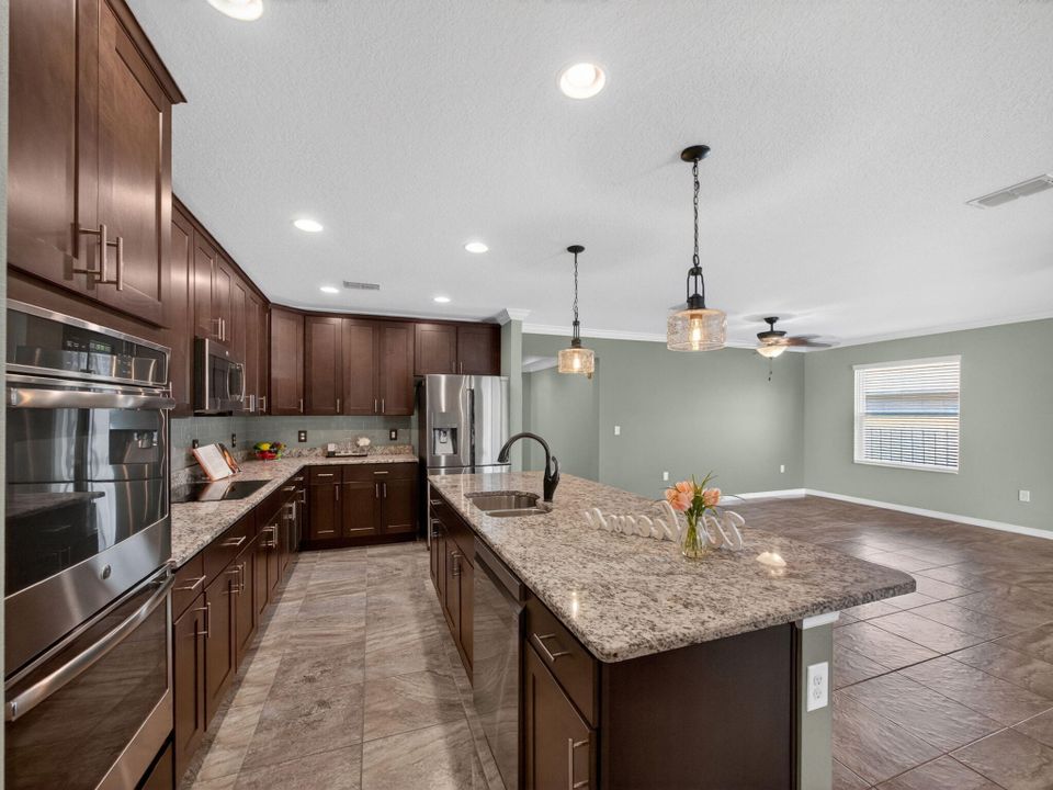 En Venta: $490,000 (4 camas, 2 baños, 2182 Pies cuadrados)