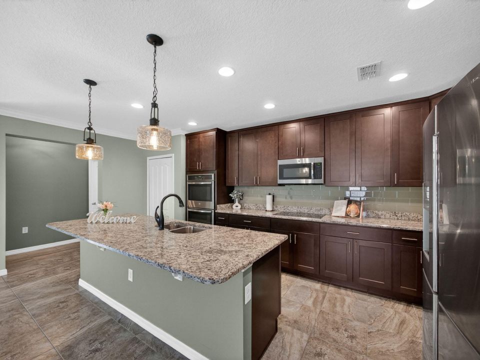 En Venta: $490,000 (4 camas, 2 baños, 2182 Pies cuadrados)