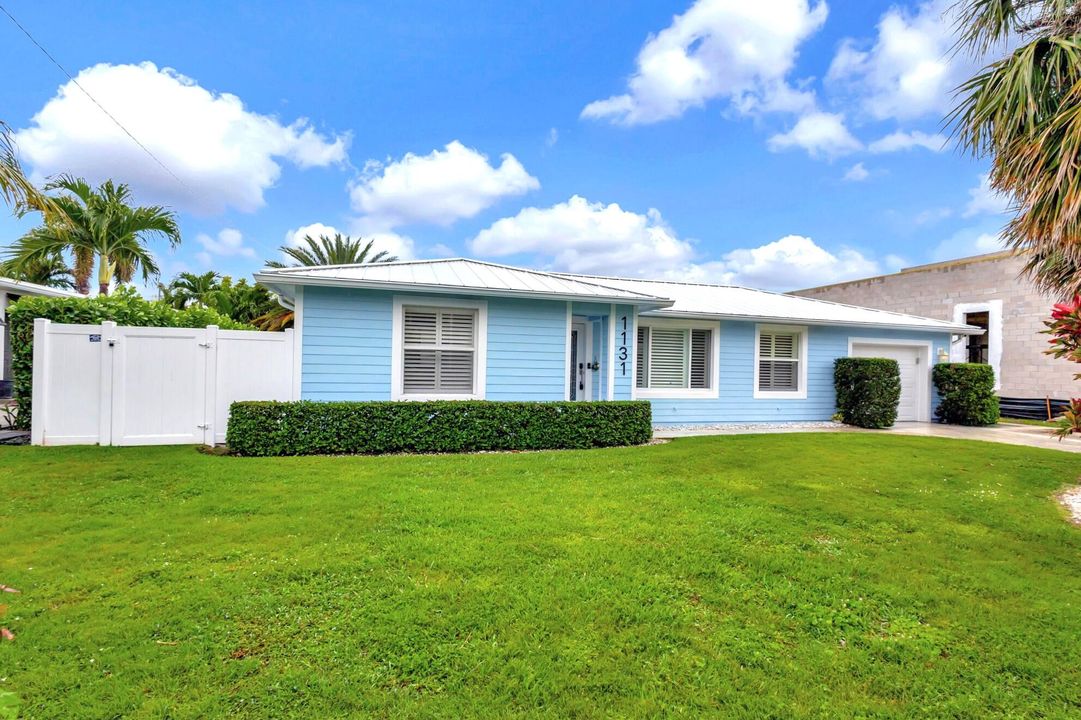 For Sale: $1,129,000 (2 beds, 2 baths, 1550 Square Feet)