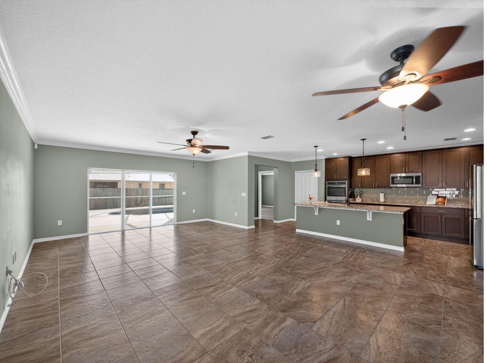 En Venta: $490,000 (4 camas, 2 baños, 2182 Pies cuadrados)