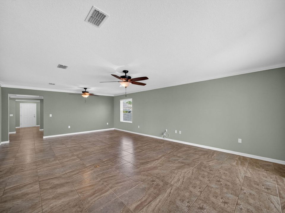 En Venta: $490,000 (4 camas, 2 baños, 2182 Pies cuadrados)