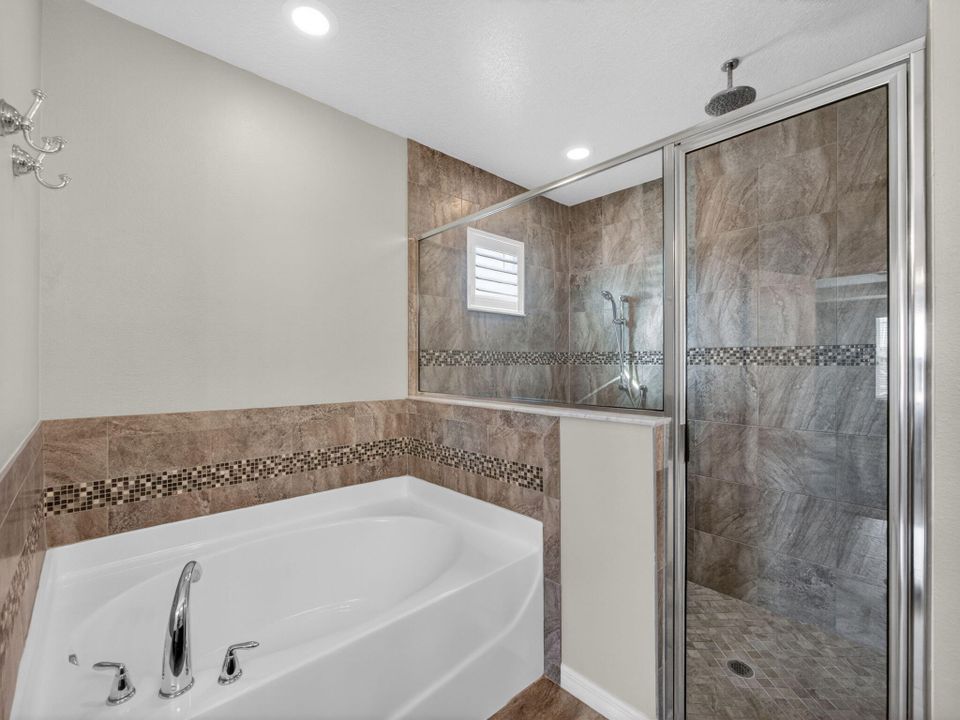 En Venta: $490,000 (4 camas, 2 baños, 2182 Pies cuadrados)