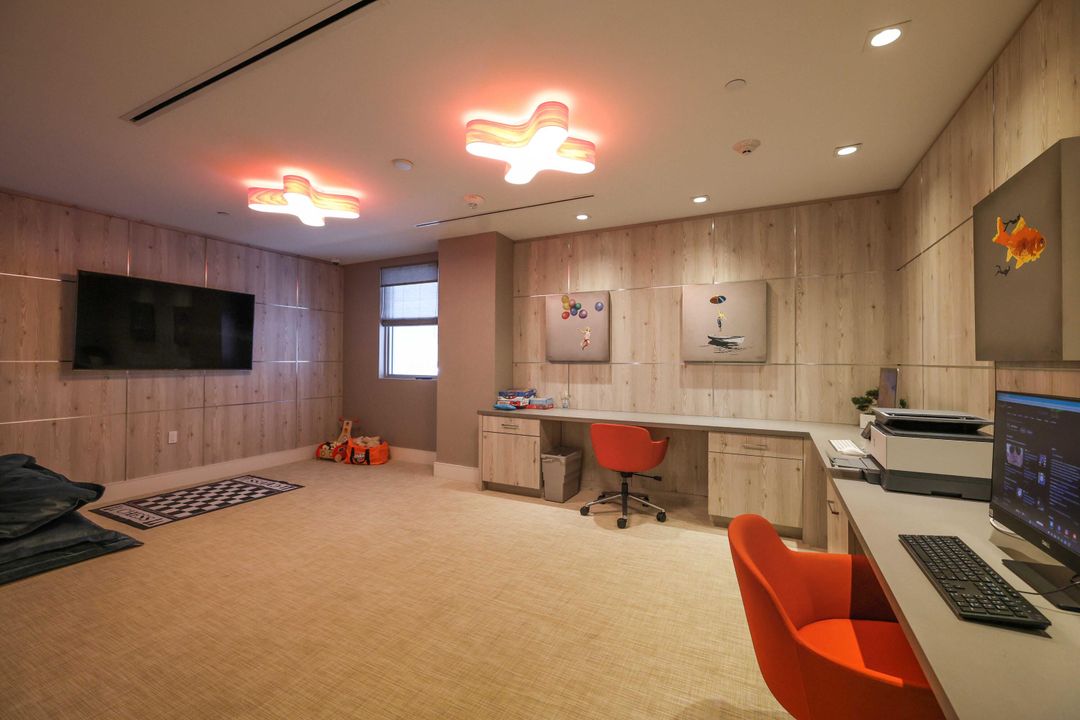 待售: $1,749,000 (2 贝兹, 2 浴室, 1671 平方英尺)