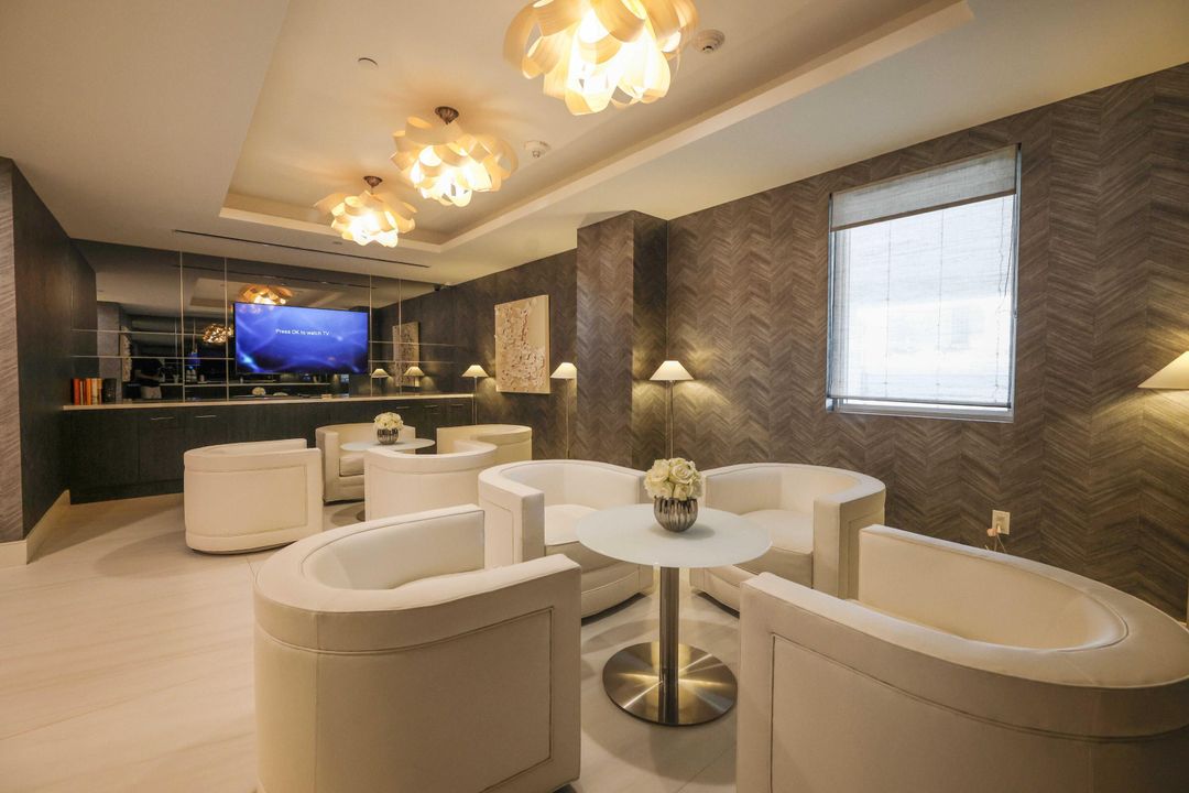 待售: $1,749,000 (2 贝兹, 2 浴室, 1671 平方英尺)