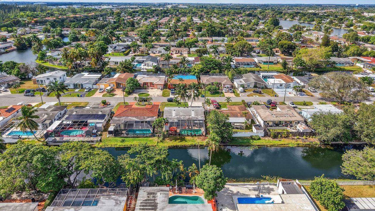 For Sale: $500,000 (3 beds, 2 baths, 1704 Square Feet)
