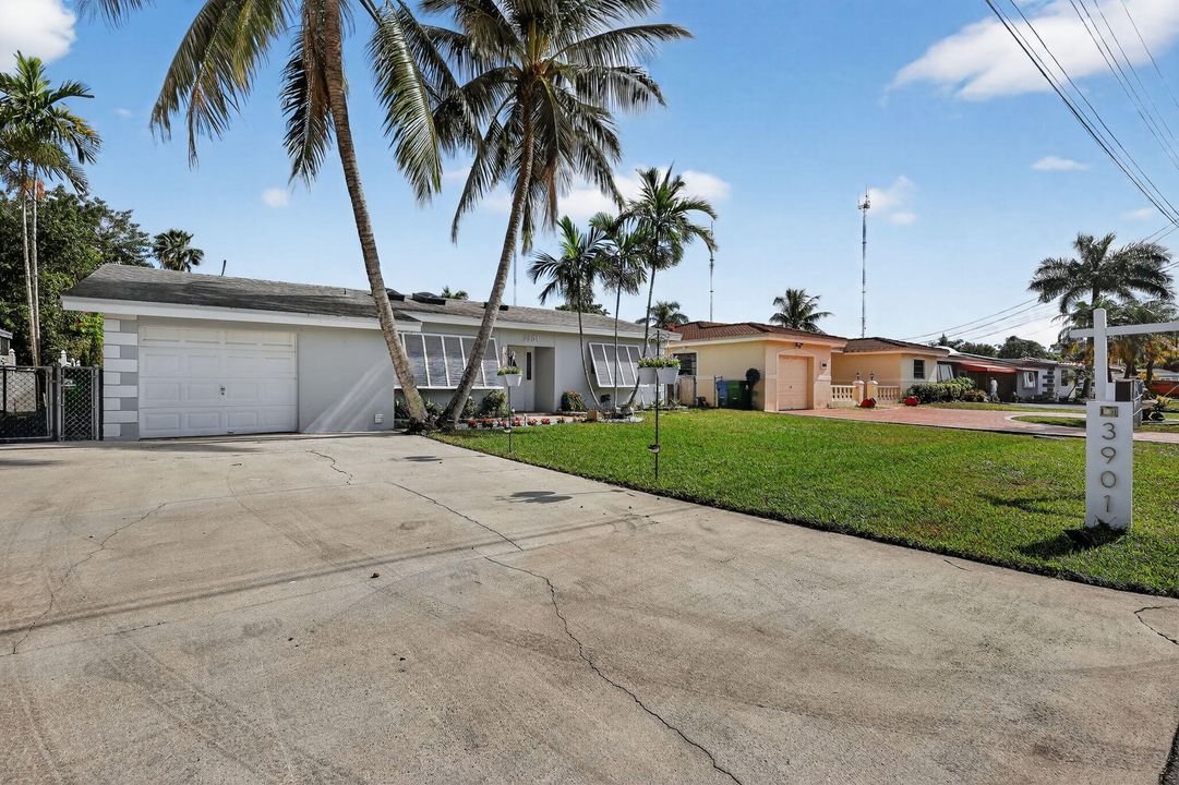 For Sale: $500,000 (3 beds, 2 baths, 1704 Square Feet)