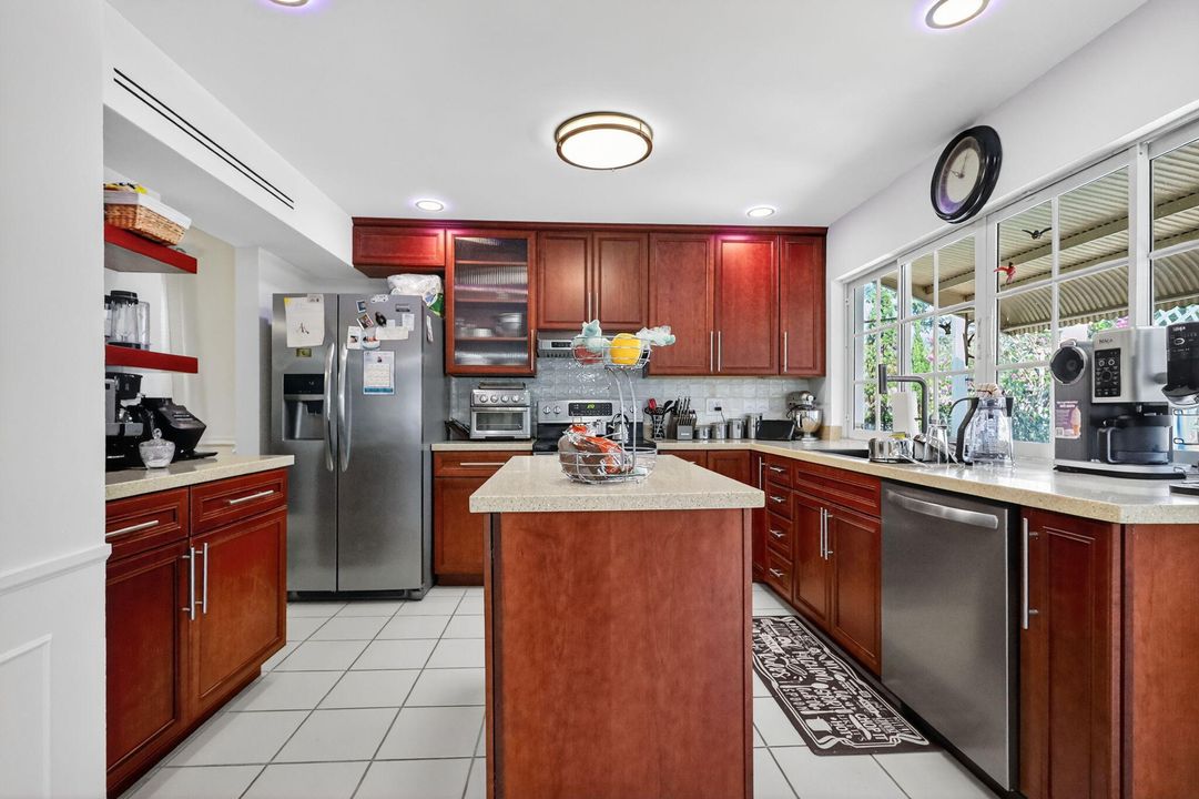 For Sale: $500,000 (3 beds, 2 baths, 1704 Square Feet)