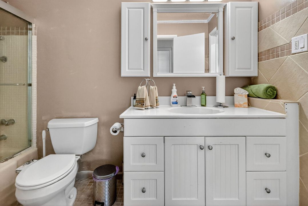 For Sale: $500,000 (3 beds, 2 baths, 1704 Square Feet)