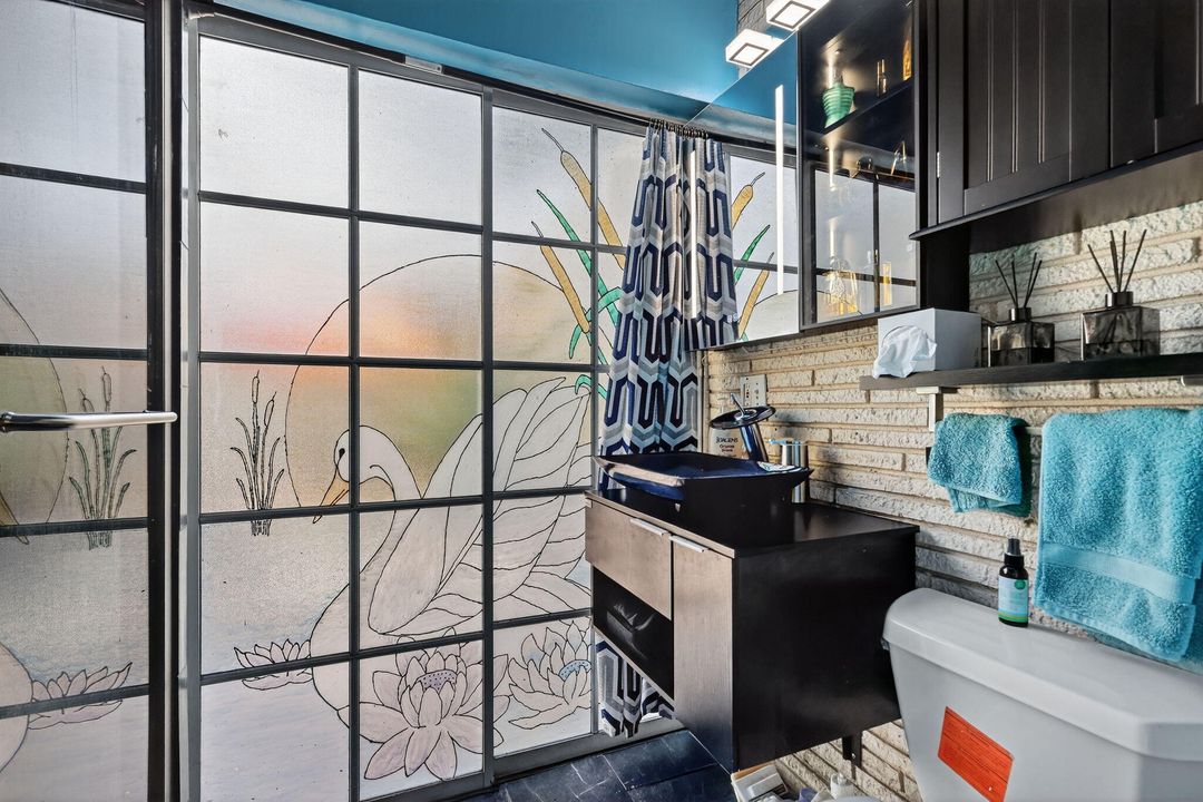 For Sale: $500,000 (3 beds, 2 baths, 1704 Square Feet)