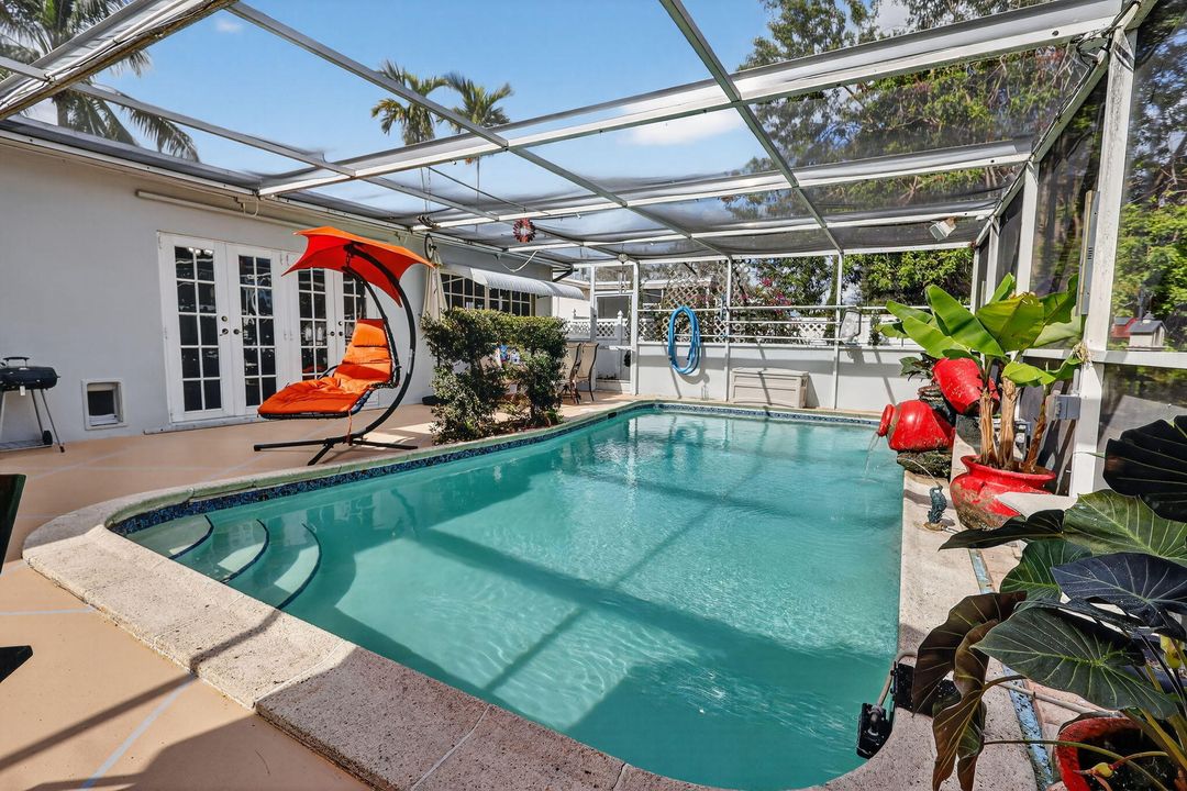 For Sale: $500,000 (3 beds, 2 baths, 1704 Square Feet)