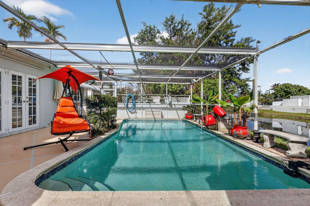 For Sale: $500,000 (3 beds, 2 baths, 1704 Square Feet)