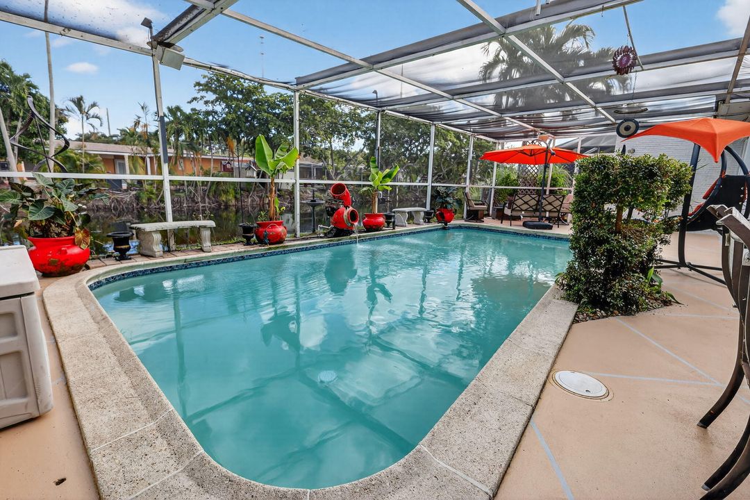 For Sale: $500,000 (3 beds, 2 baths, 1704 Square Feet)