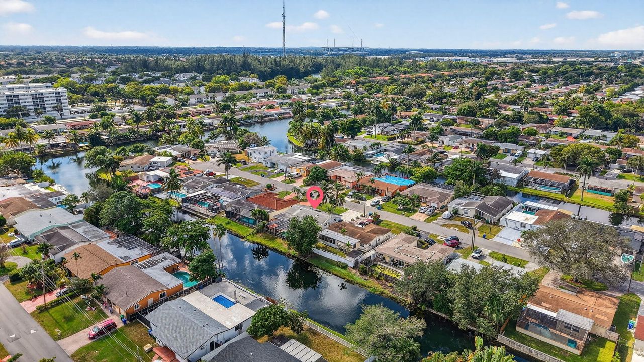 For Sale: $500,000 (3 beds, 2 baths, 1704 Square Feet)