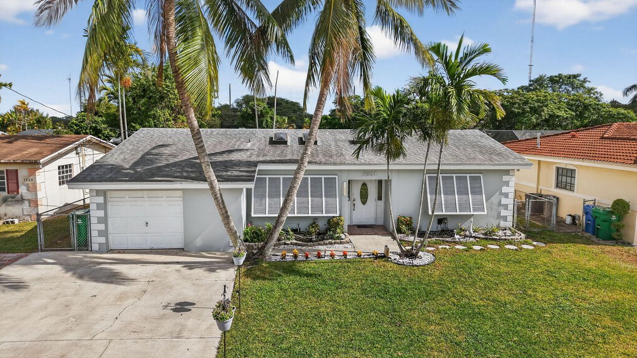 For Sale: $500,000 (3 beds, 2 baths, 1704 Square Feet)