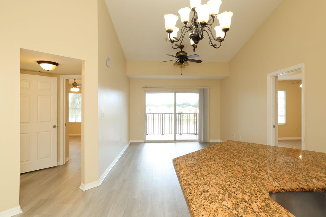 出租: $2,150 (2 贝兹, 2 浴室, 1060 平方英尺)