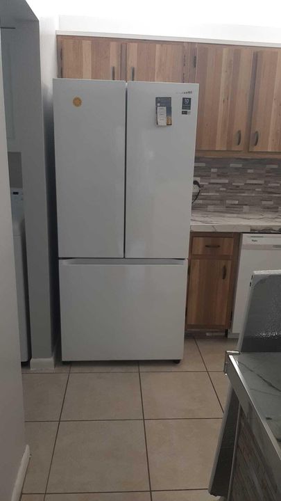 For Sale: $130,000 (1 beds, 1 baths, 682 Square Feet)