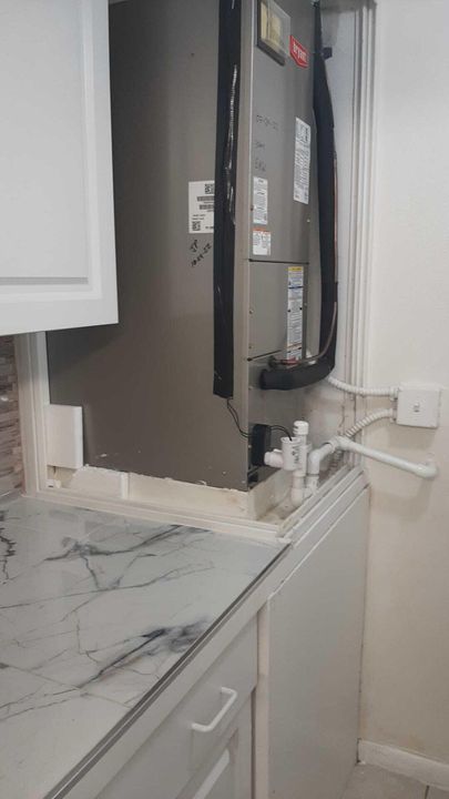 For Sale: $130,000 (1 beds, 1 baths, 682 Square Feet)