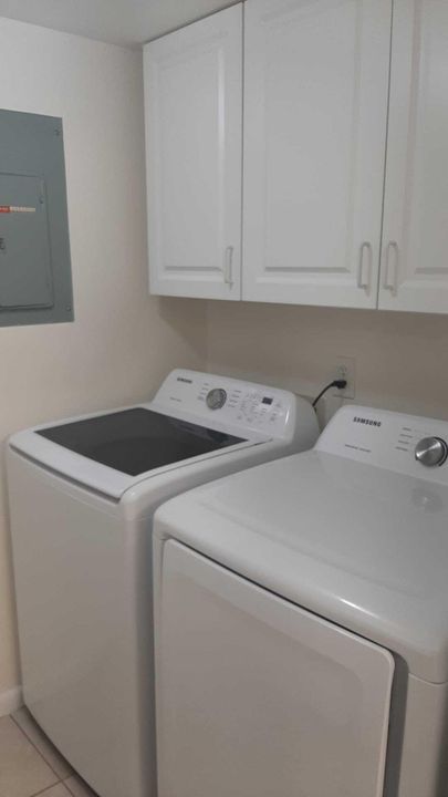 For Sale: $130,000 (1 beds, 1 baths, 682 Square Feet)