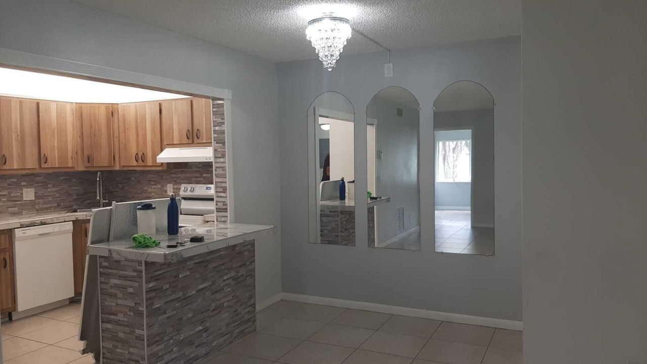 For Sale: $130,000 (1 beds, 1 baths, 682 Square Feet)