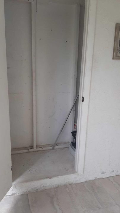 For Sale: $130,000 (1 beds, 1 baths, 682 Square Feet)