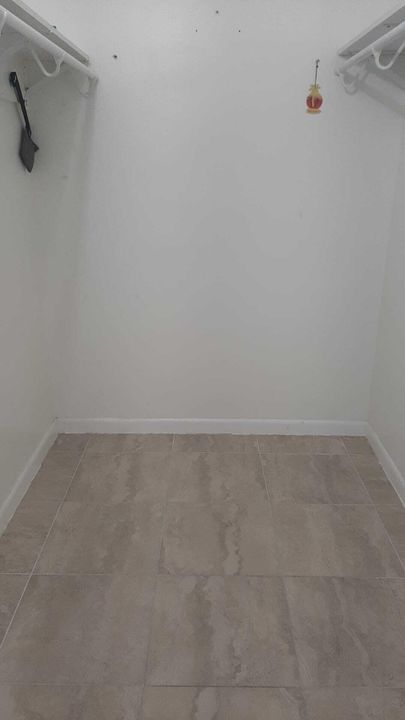 For Sale: $130,000 (1 beds, 1 baths, 682 Square Feet)