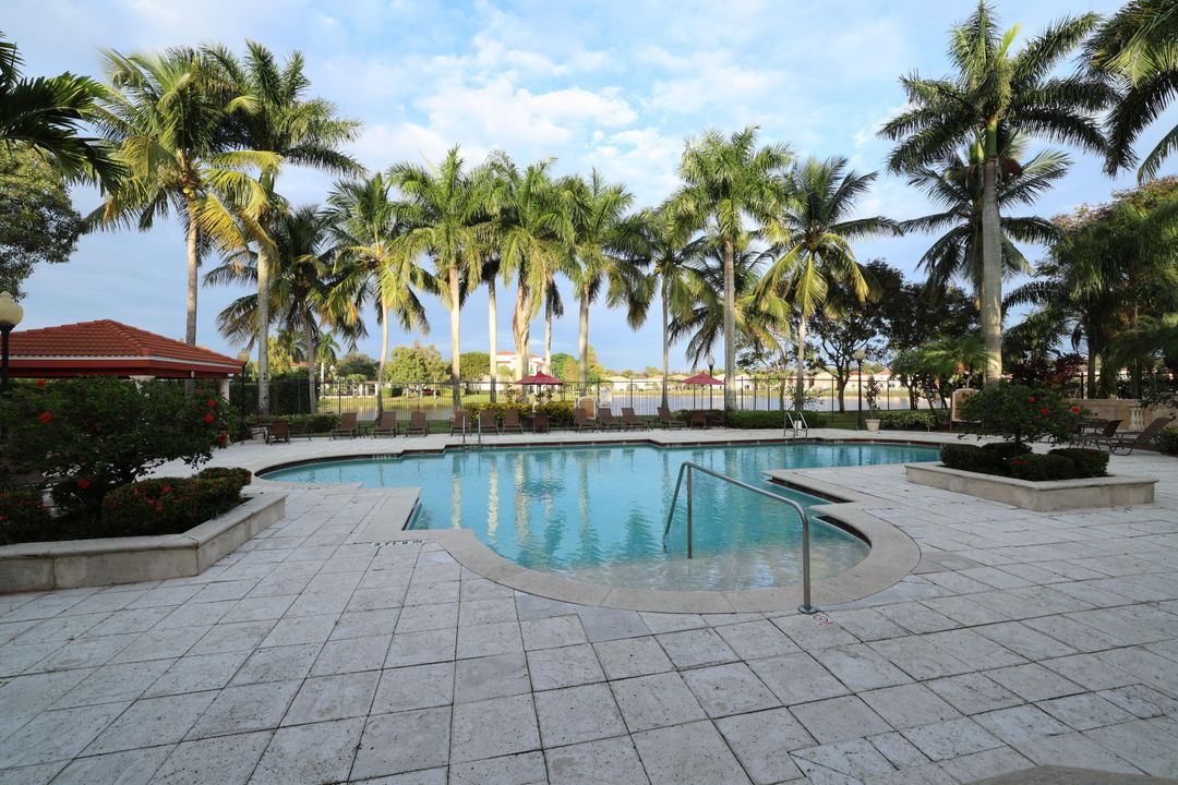 出租: $2,150 (2 贝兹, 2 浴室, 1060 平方英尺)