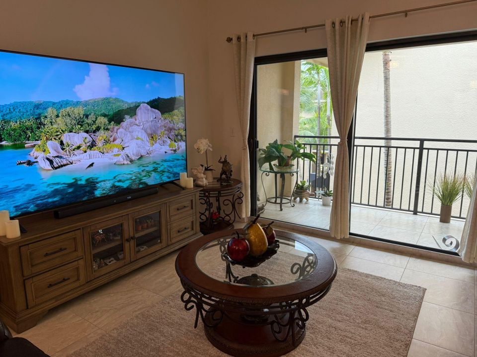 For Rent: $2,800 (2 beds, 2 baths, 1064 Square Feet)