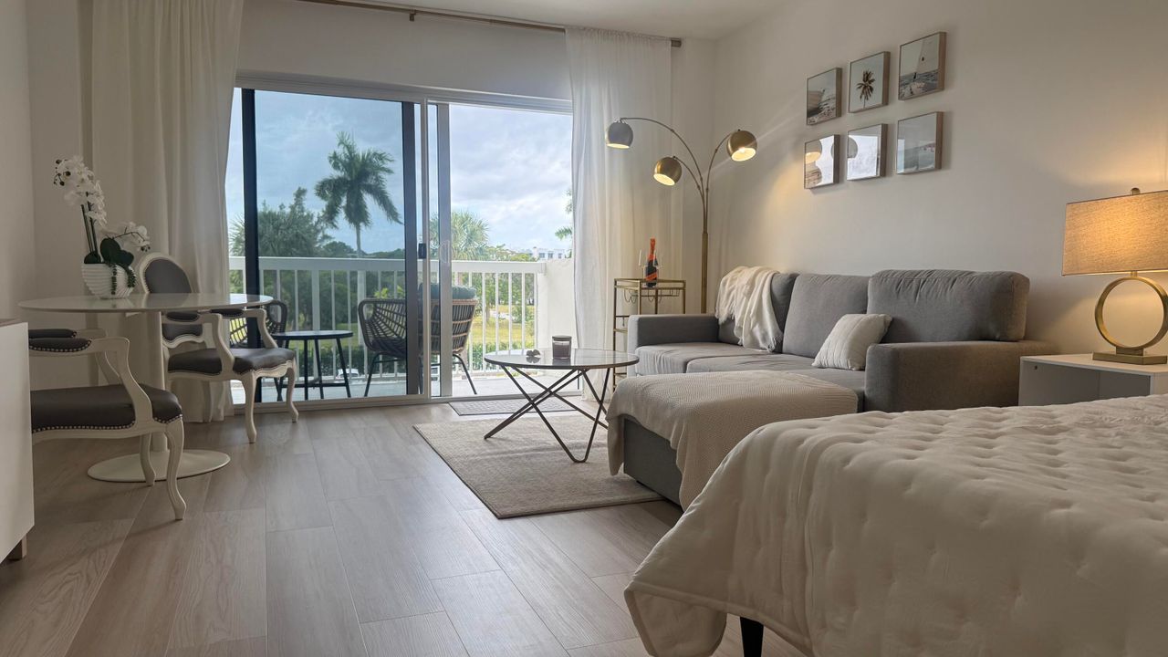 出租: $2,200 (0 贝兹, 1 浴室, 450 平方英尺)