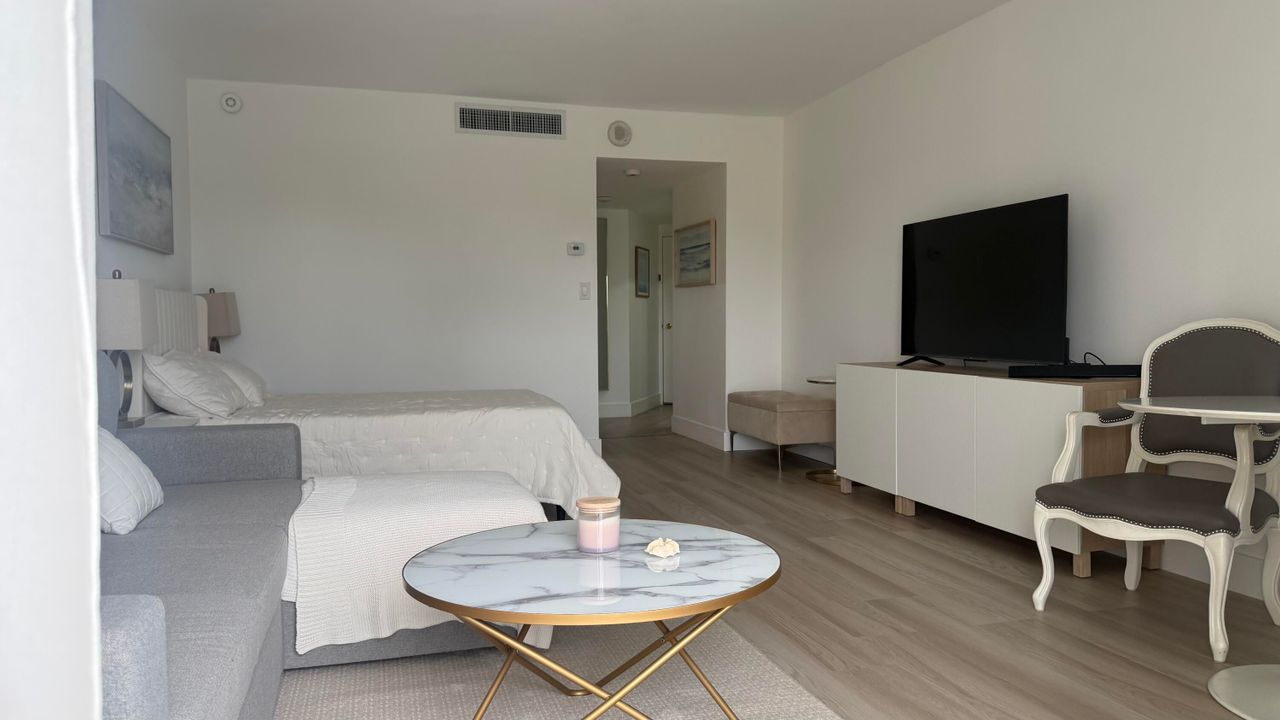 出租: $2,200 (0 贝兹, 1 浴室, 450 平方英尺)