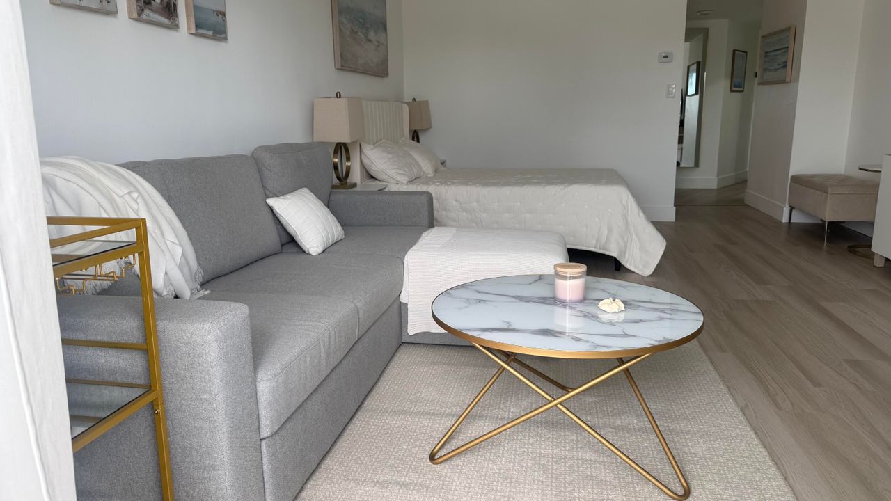 出租: $2,200 (0 贝兹, 1 浴室, 450 平方英尺)