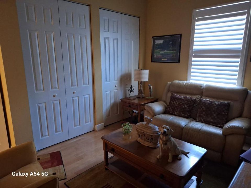 待售: $949,000 (4 贝兹, 2 浴室, 2085 平方英尺)